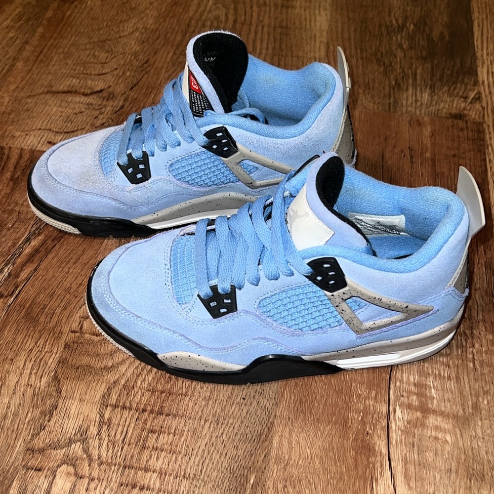 Air Jordan 4 Retro GS University Blue • Boys sz 4.5